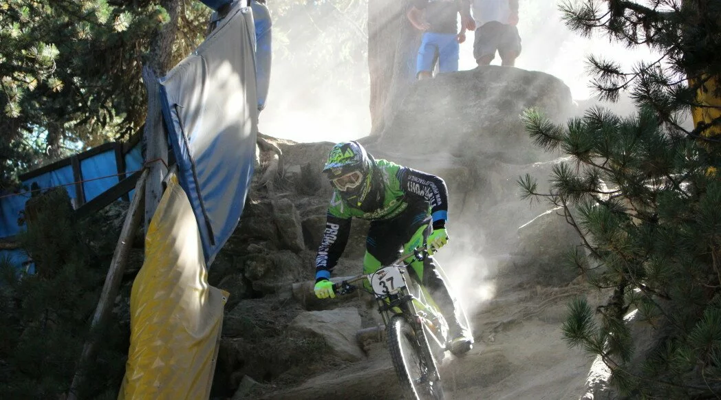 Roberto Olivero in azione alla gara di downhill a pila